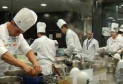 Actualmente buscamos camareros, cocineros