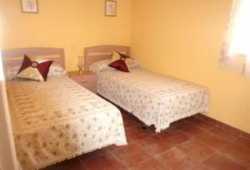ocasion bungalow con piscina y amueblado y jardin.