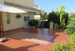 ocasion chalet adosado con piscina y garaje .