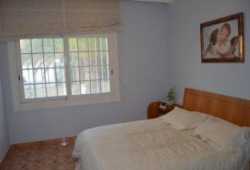 ocasion chalet con piscina y parking y amueblada.