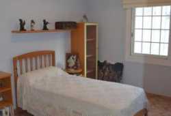 ocasion chalet con piscina y parking y amueblada.