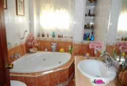 ocasion chalet con vistas y parking y amueblada.